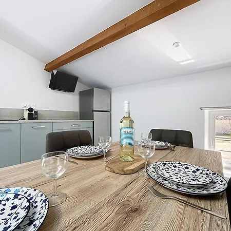 Les Lys - Charme Et Confort Au Coeur Du Blayais Apartment